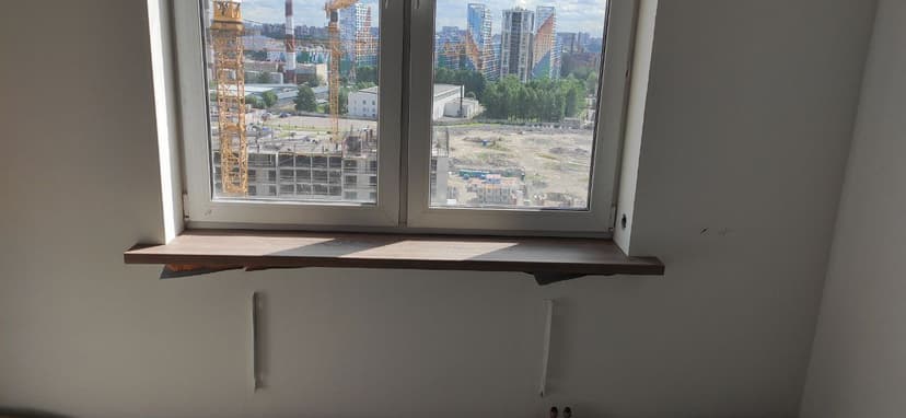 Установка подоконника из ЛДСП в СПб, ул. Дыбенко д.2