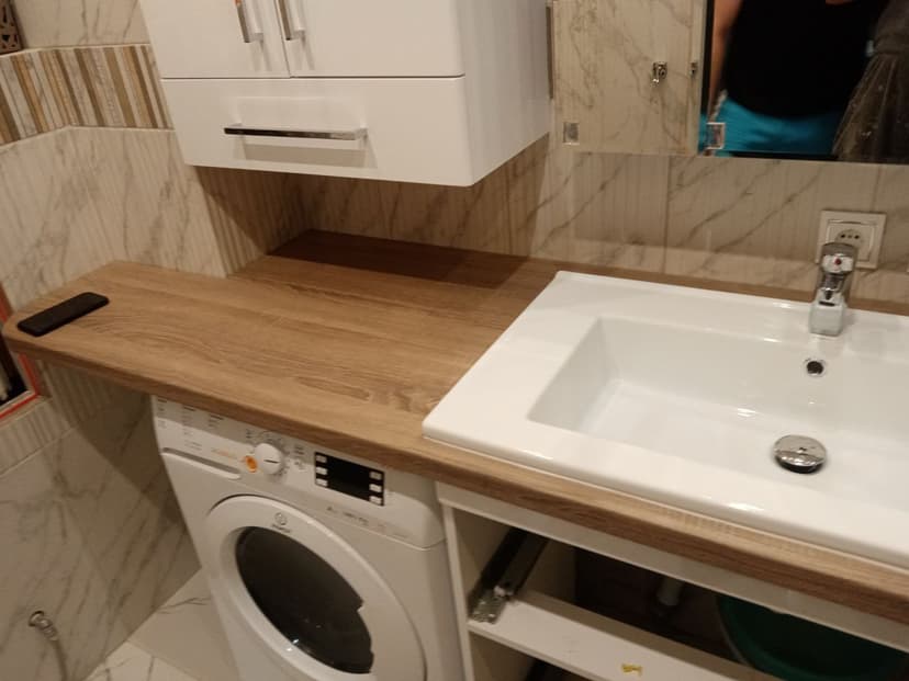 Установка столешницы из ЛДСП в ванной в Сестрорецке