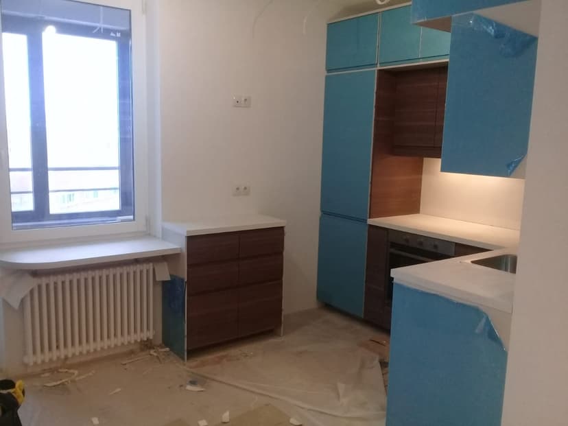Установка столешницы на кухонные модули от IKEA.