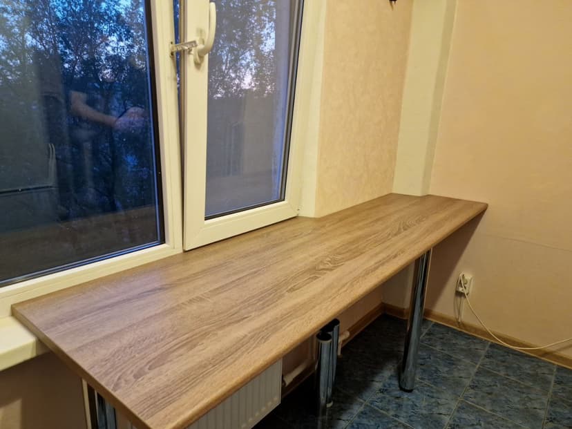 Установка подоконника-столешницы из ЛДСП в СПб, ул. Бухарестская д.9