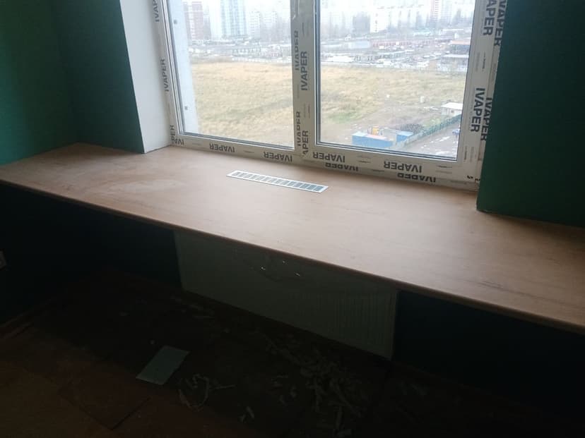 Установка подоконника-столешницы из ЛДСП в СПб, ул. Пражская
