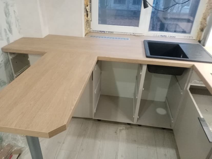 Установка столешницы из ЛДСП в Санкт-Петербурге, пр. Северный